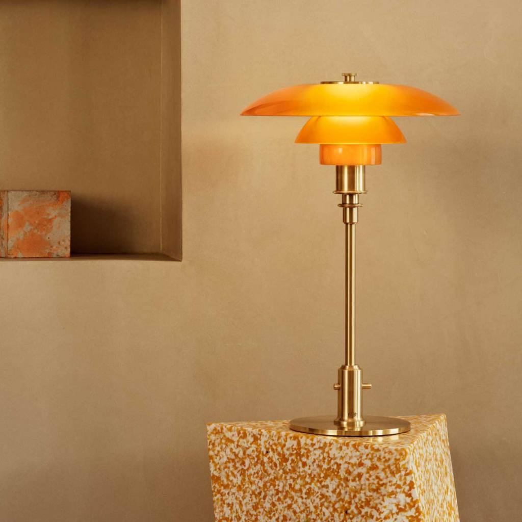 Amber glass table lamp is more than just a source of illumination; it's a versatile décor piece that can add warmth, sophistication,